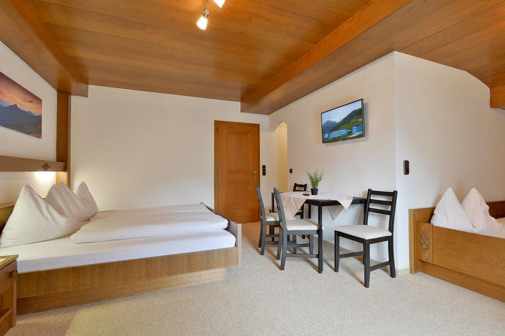 Landhaus Zum Griena Mayrhofen Quarto foto
